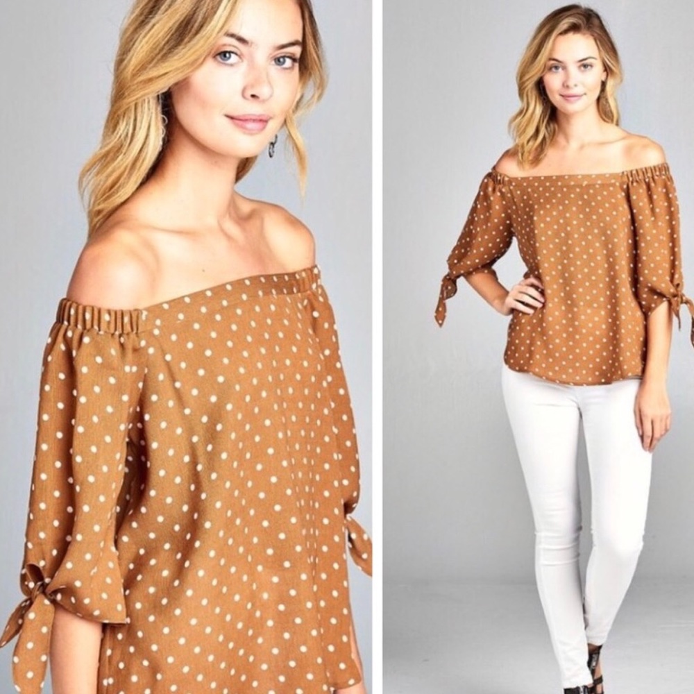 Off the shoulder polka dots ❤️